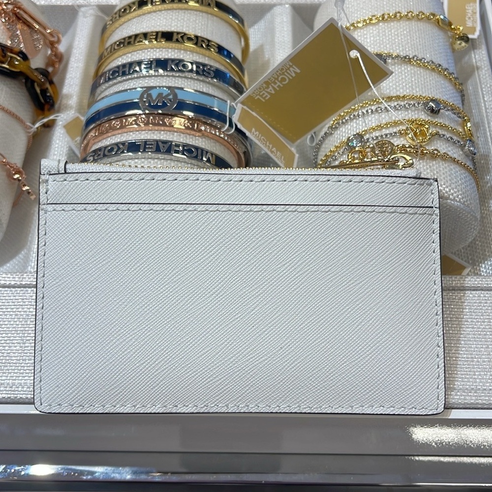 MICHAEL KORS
Jet Set Travel Md Top Zip Leather Card Case Wallet
Optic White - Picture 9 of 16